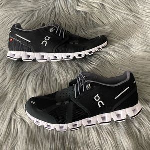 On Running Cloud Women’s Running Sneakers Black/White Size 6.5